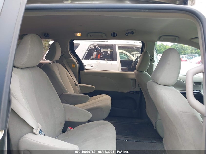 2011 Toyota Sienna VIN: 5TDKA3DC8BS004888 Lot: 40069789