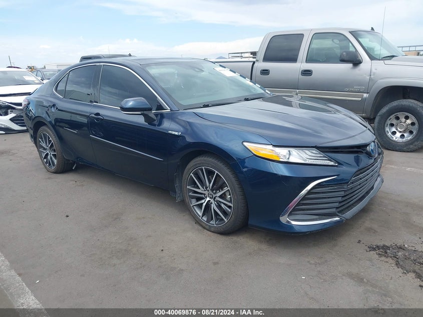 TOYOTA CAMRY XLE HYBRID 2021