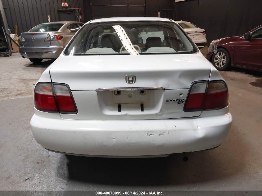 1996 Honda Accord Ex/Ex-R VIN: 1HGCD5651TA039438 Lot: 40070099