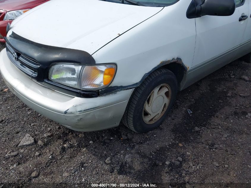 1999 Toyota Sienna Le/Xle VIN: 4T3ZF13C8XU113296 Lot: 40071790