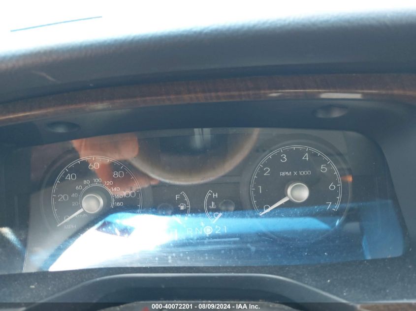 2006 Lincoln Town Car Signature Limited VIN: 1LNHM82VX6Y631973 Lot: 40072201