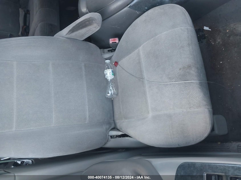 2004 Toyota Sequoia Sr5 V8 VIN: 5TDBT44AX4S223305 Lot: 40074135