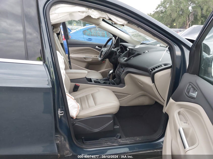 VIN 1FMCU9HD9KUB60446 2019 FORD ESCAPE SEL