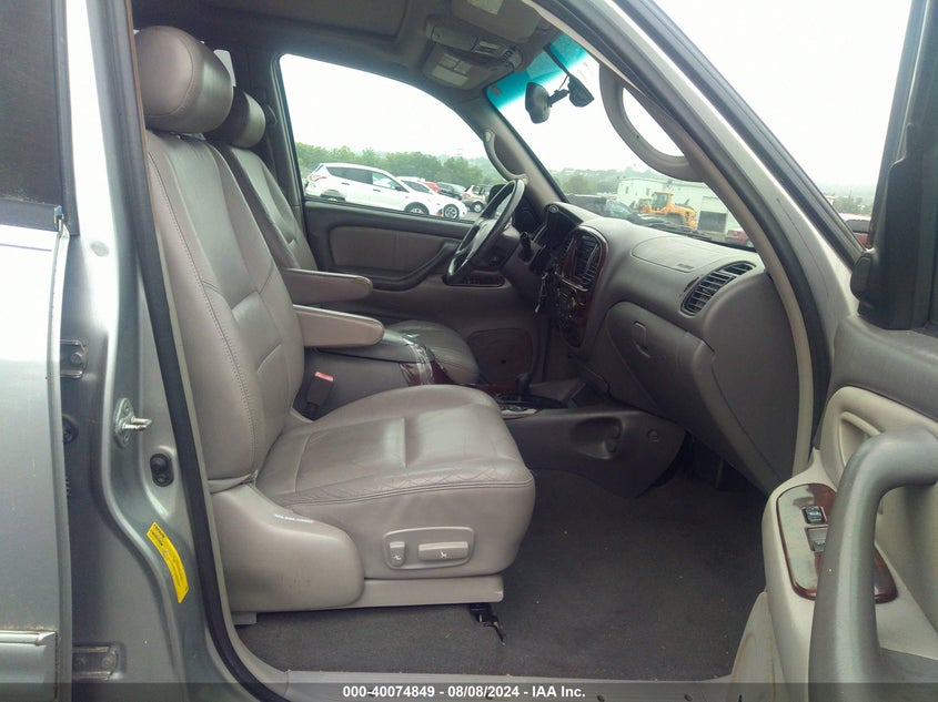 2002 Toyota Sequoia Limited V8 VIN: 5TDBT48A22S075383 Lot: 40074849