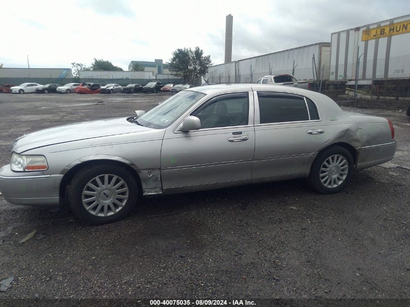 2003 Lincoln Town Car Signature VIN: 1LNHM82W83Y701104 Lot: 40075035