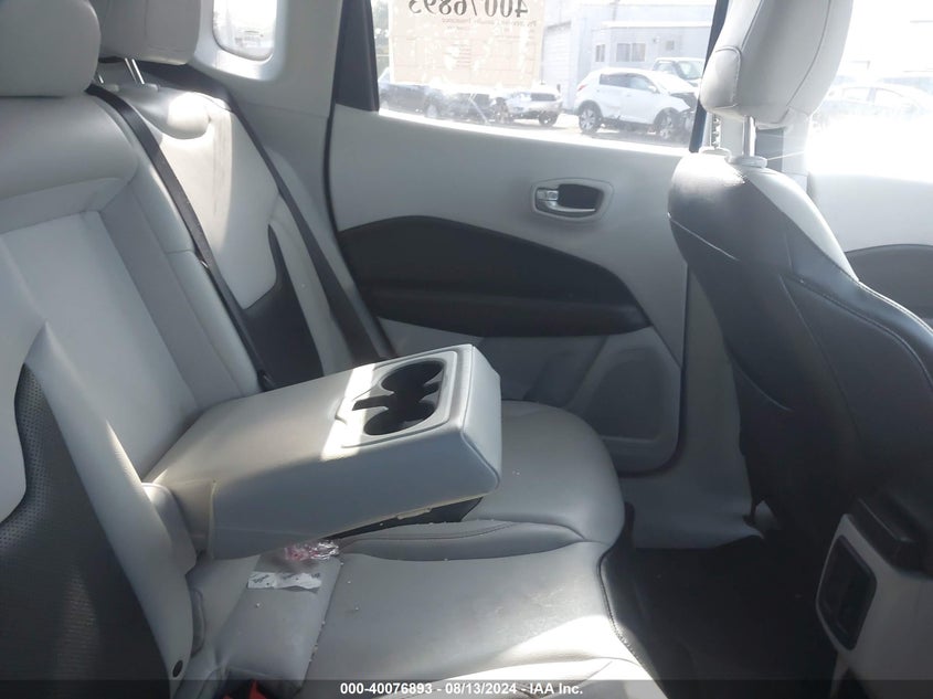 VIN 3C4NJDCB4JT423465 2018 JEEP COMPASS LIMITED 4X4