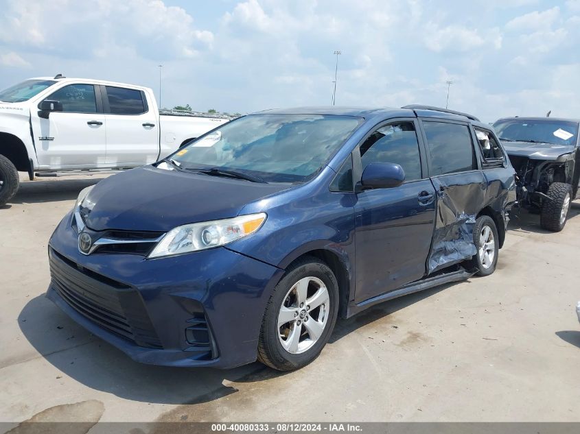 5TDKZ3DC9JS905713 2018 TOYOTA SIENNA - Image 2