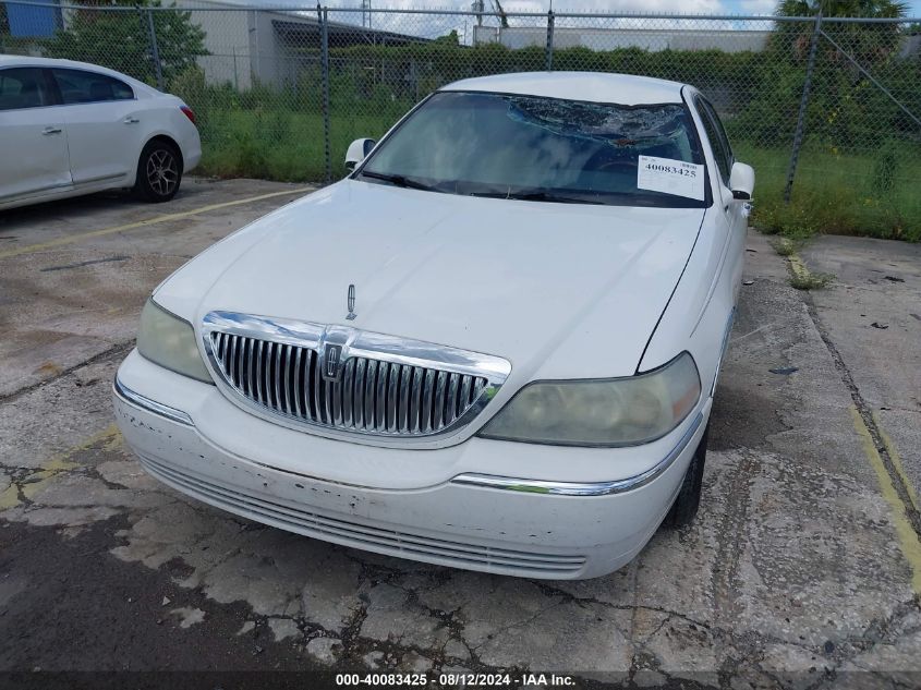 2009 Lincoln Town Car Signature Limited VIN: 2LNHM82V29X636444 Lot: 40083425