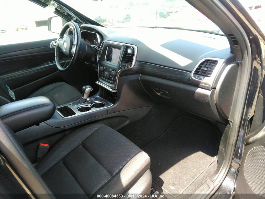 VIN 1C4RJFAG7LC302813 2020 JEEP GRAND CHEROKEE LAREDO E 4X4