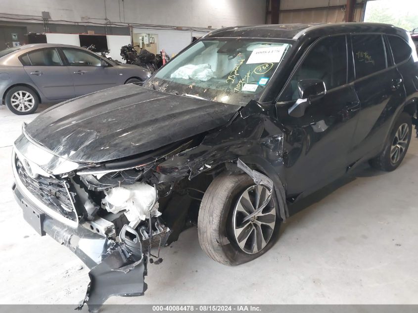 5TDGZRBH9NS236064 2022 Toyota Highlander Xle