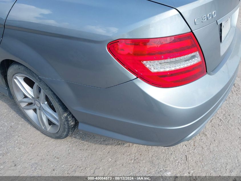 2012 Mercedes-Benz C 300 Luxury 4Matic/Sport 4Matic VIN: WDDGF8BBXCR206071 Lot: 40084573