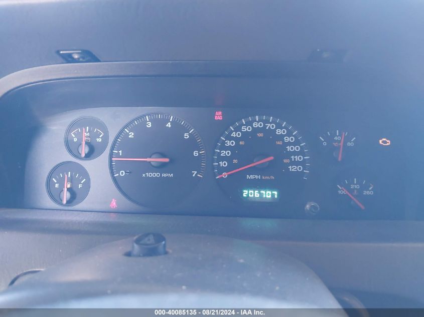 2000 Jeep Grand Cherokee Limited VIN: 1J4GW58N1YC393179 Lot: 40085135