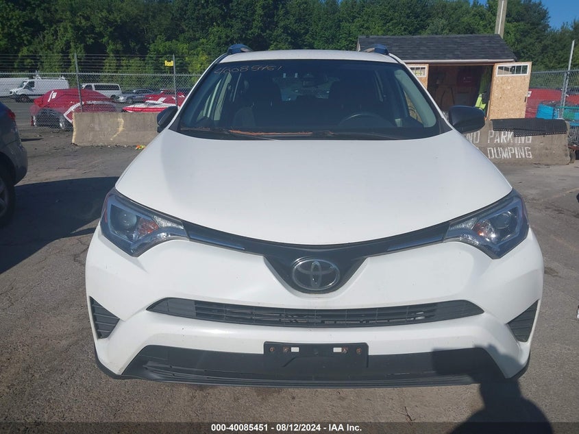VIN JTMBFREVXJJ213694 2018 TOYOTA RAV4 LE