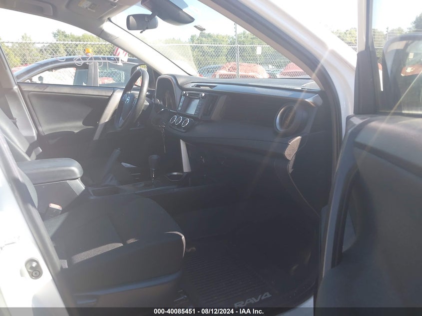 VIN JTMBFREVXJJ213694 2018 TOYOTA RAV4 LE