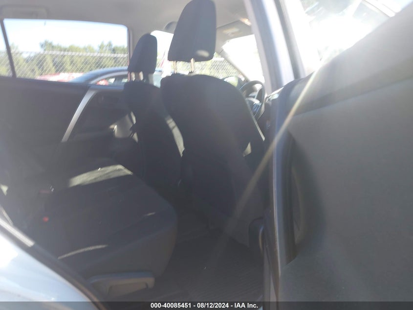 VIN: JTMBFREVXJJ213694 2018 TOYOTA RAV4 LE
