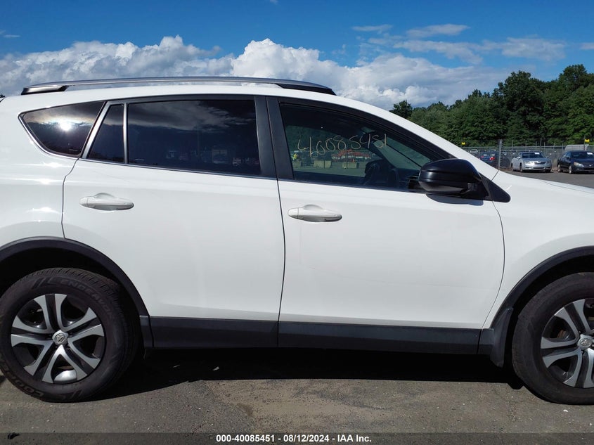 VIN JTMBFREVXJJ213694 2018 TOYOTA RAV4 LE