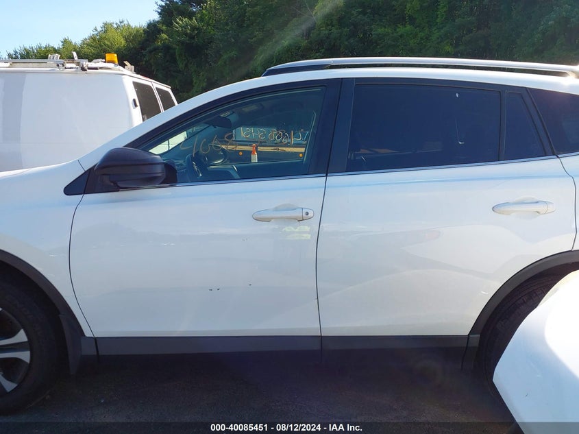 VIN JTMBFREVXJJ213694 2018 TOYOTA RAV4 LE