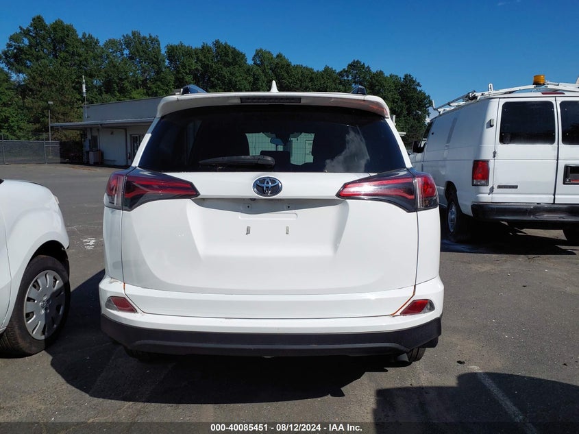 VIN JTMBFREVXJJ213694 2018 TOYOTA RAV4 LE