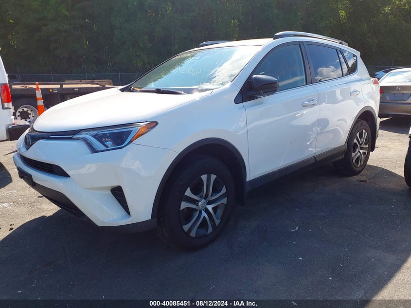 VIN: JTMBFREVXJJ213694 2018 TOYOTA RAV4 LE