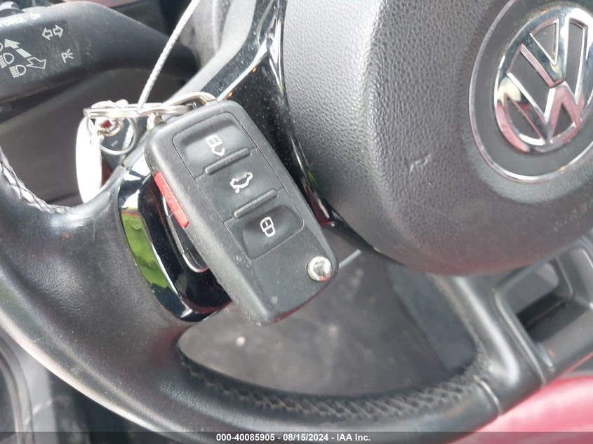2013 VOLKSWAGEN BEETLE 2.0T TURBO 3VWV67AT2DM605322