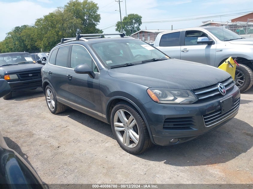 2013 VOLKSWAGEN TOUAREG TDI EXECUTIVE - WVGEP9BPXDD003692