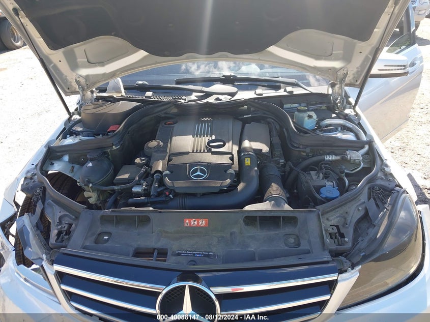 2014 MERCEDES-BENZ C 250 LUXURY/SPORT - WDDGF4HBXEA961044