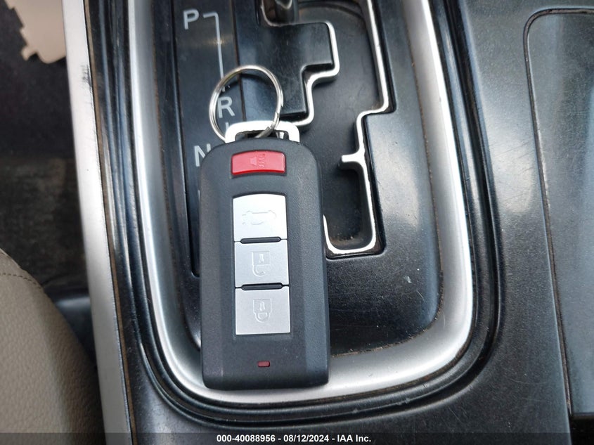 2018 Mitsubishi Outlander Se/Sel VIN: JA4AD3A38JZ015470 Lot: 40088956