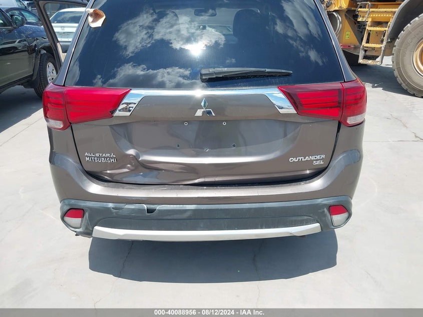 2018 Mitsubishi Outlander Se/Sel VIN: JA4AD3A38JZ015470 Lot: 40088956
