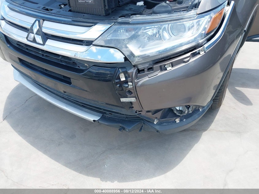 2018 Mitsubishi Outlander Se/Sel VIN: JA4AD3A38JZ015470 Lot: 40088956