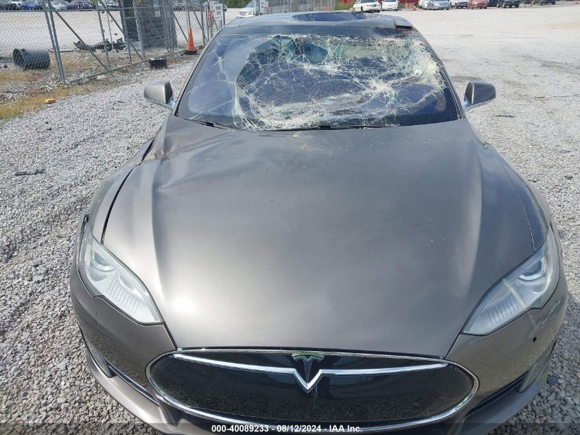 2016 Tesla Model S 60/70/75/85 VIN: 5YJSA1E1XGF133938 Lot: 40089233