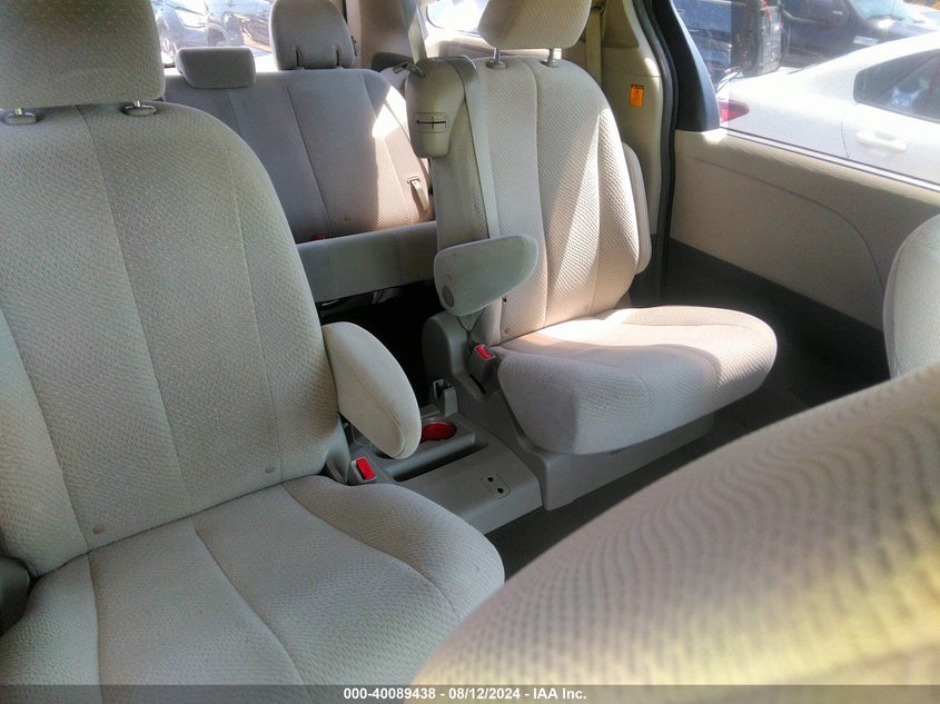 2011 Toyota Sienna Le V6 VIN: 5TDKK3DC4BS077320 Lot: 40089438