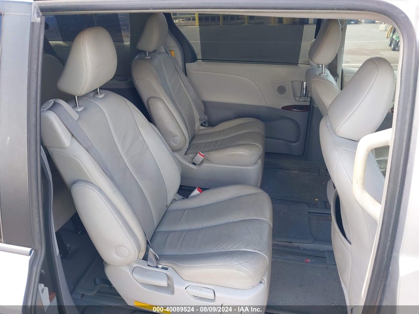 2011 Toyota Sienna Xle V6/Xle V6 Auto Access Seat VIN: 5TDYK3DC1BS022236 Lot: 40089524