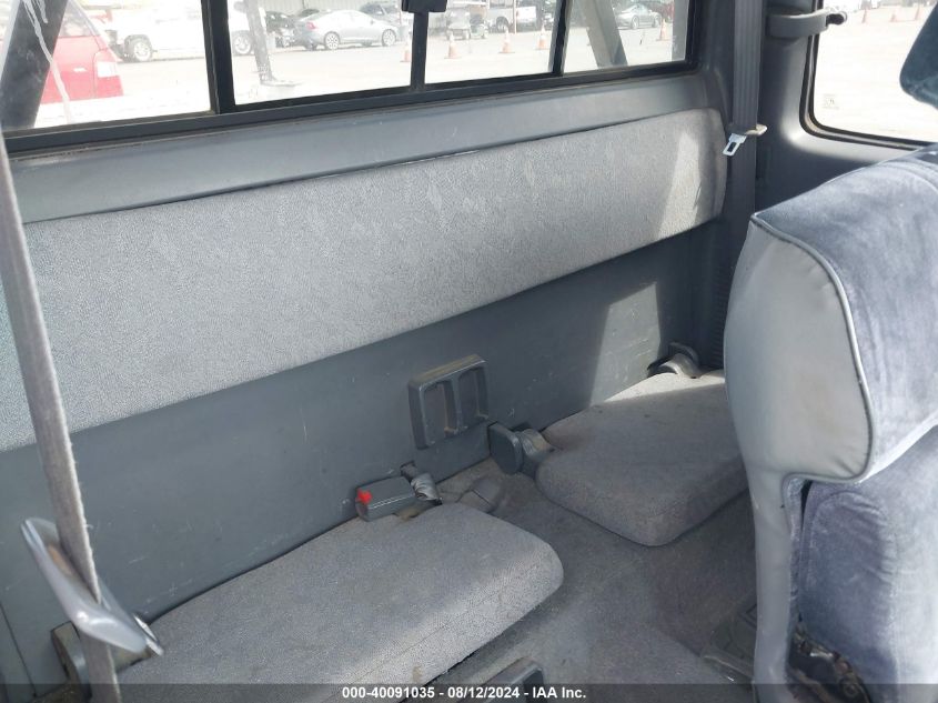 2000 Toyota Tacoma VIN: 4TAVL52N3YZ599823 Lot: 40091035