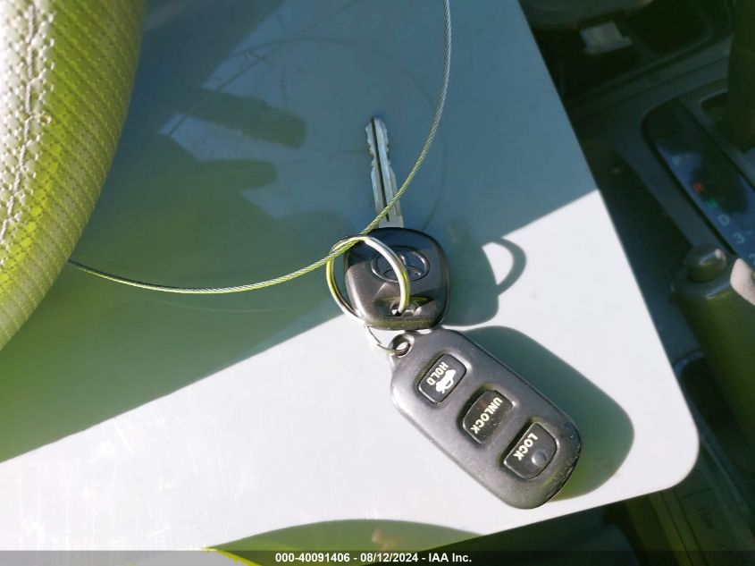 2004 Toyota Camry Le V6 VIN: 4T1BF32K14U586208 Lot: 40091406