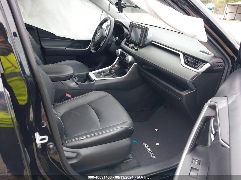 VIN 2T3W1RFV8MC086885 2021 TOYOTA RAV4 XLE