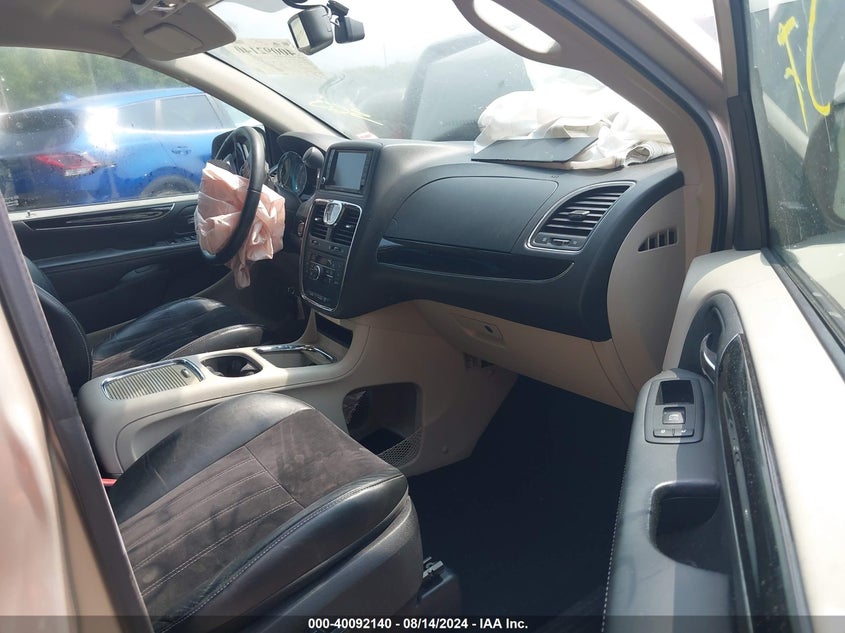2016 CHRYSLER TOWN & COUNTRY LIMITED - 2C4RC1JG1GR133379