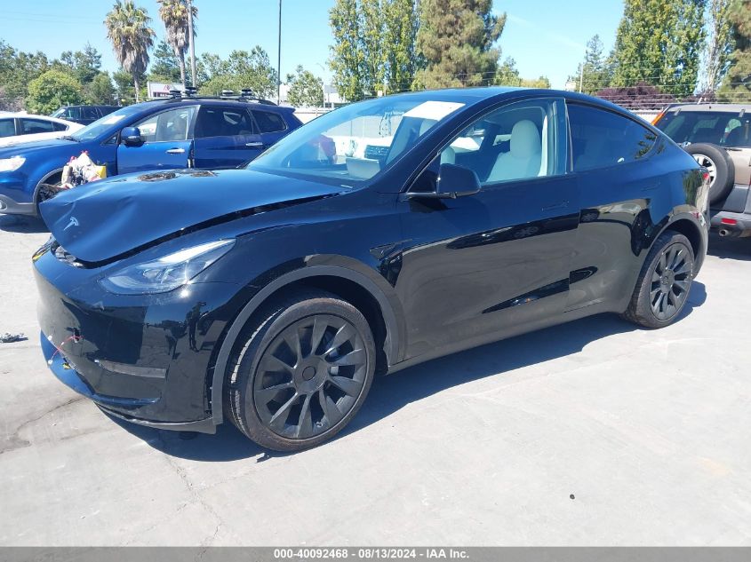 7SAYGDED2RF085894 2024 TESLA MODEL Y - Image 2