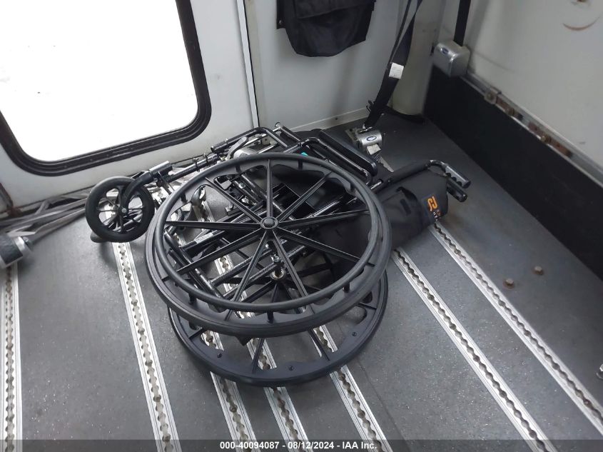 2016 Ford E-450 Cutaway VIN: 1FDFE4FS9GDC57832 Lot: 40094087