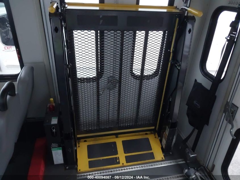 2016 Ford E-450 Cutaway VIN: 1FDFE4FS9GDC57832 Lot: 40094087