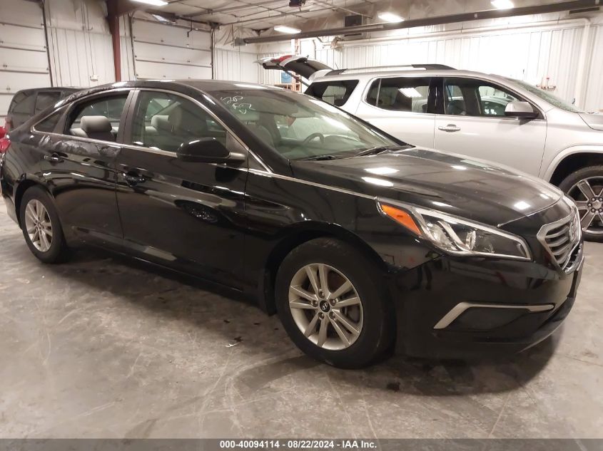 5NPE24AF8HH562849 2017 HYUNDAI SONATA - Image 1