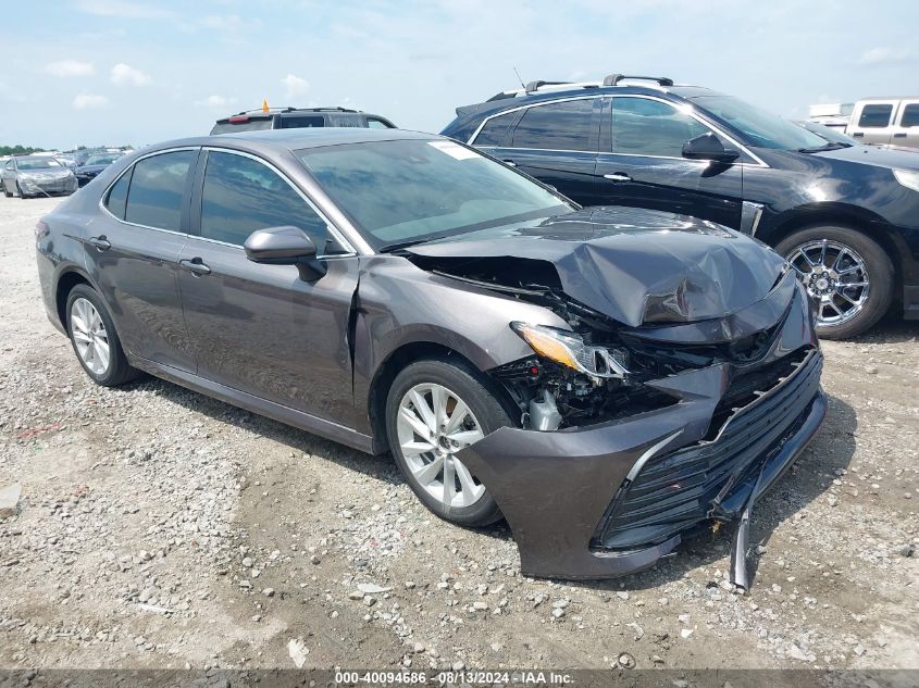 4T1C11AKXNU694286 2022 TOYOTA CAMRY - Image 1