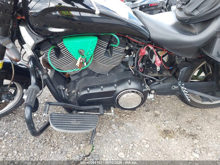 2009 VICTORY MOTORCYCLES KINGPIN 8-BALL - 5VPPB26D693002959