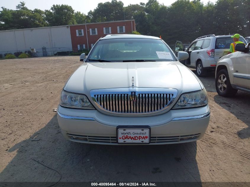 2007 Lincoln Town Car Designer VIN: 1LNHM83W57Y62646 Lot: 40095464