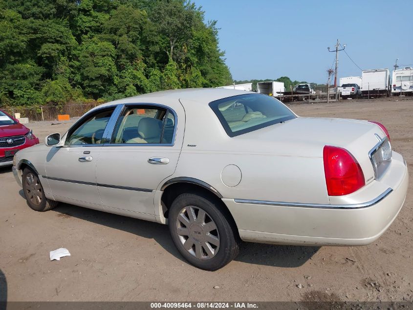 2007 Lincoln Town Car Designer VIN: 1LNHM83W57Y62646 Lot: 40095464