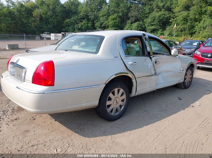 2007 Lincoln Town Car Designer VIN: 1LNHM83W57Y62646 Lot: 40095464