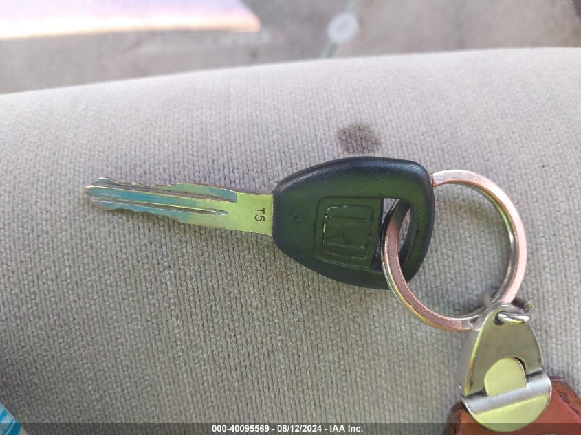 2000 Honda Accord 2.3 Lx VIN: 1HGCG5643YA098772 Lot: 40095569