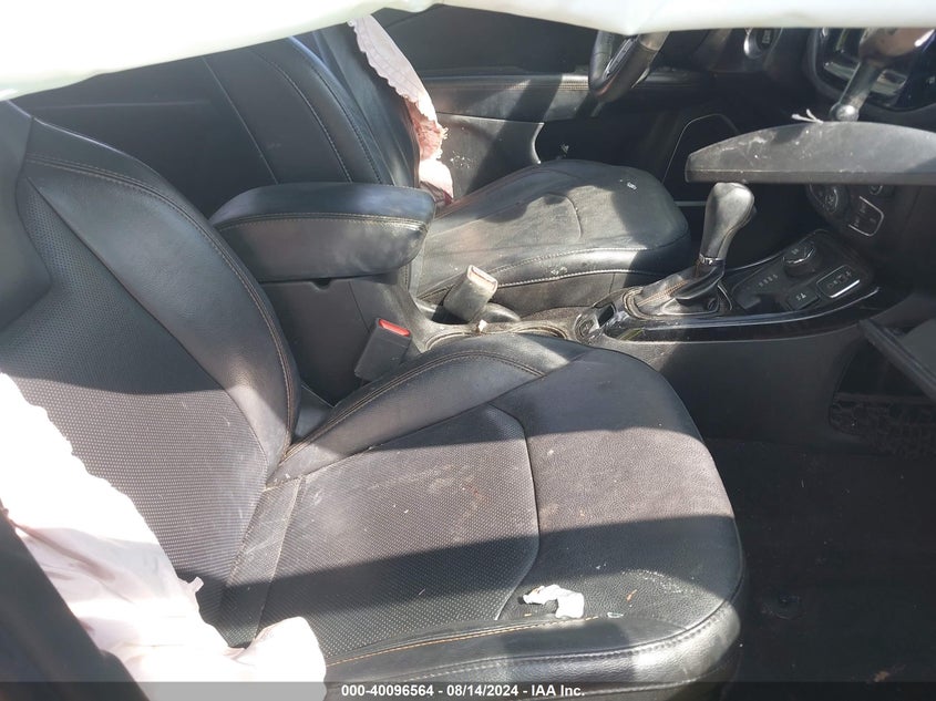 VIN 3C4NJDCB5KT638452 2019 JEEP COMPASS LIMITED 4X4