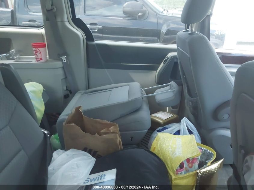 2010 Chrysler Town & Country Touring VIN: 2A4RR5D10AR235240 Lot: 40096608