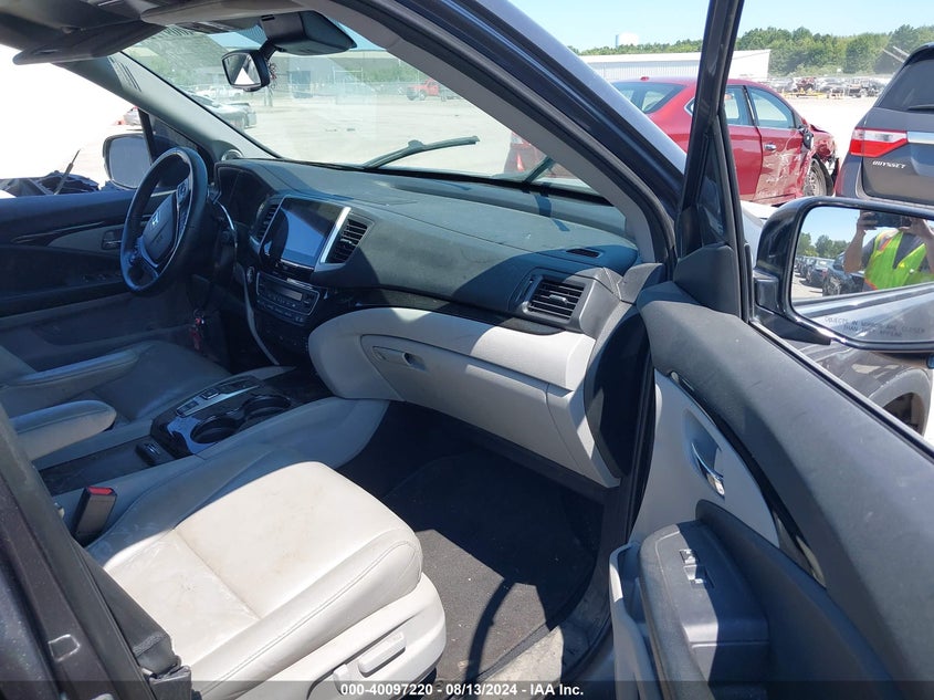VIN 5FNYF6H92JB037142 2018 HONDA PILOT TOURING