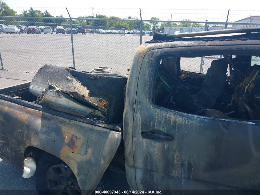 2015 TOYOTA TACOMA BASE V6 - 3TMLU4EN2FM203068